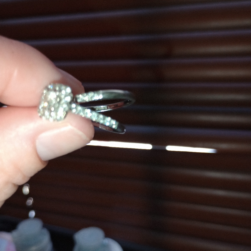 10k white gold 1 carat diamond ring
